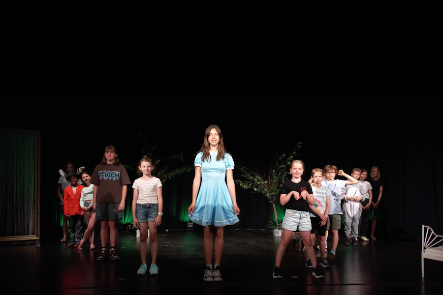 2025_Alice.im.Wunderland 1.jpg